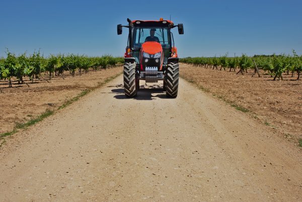 Kubota M5002 Narrow Tractor - Image 5
