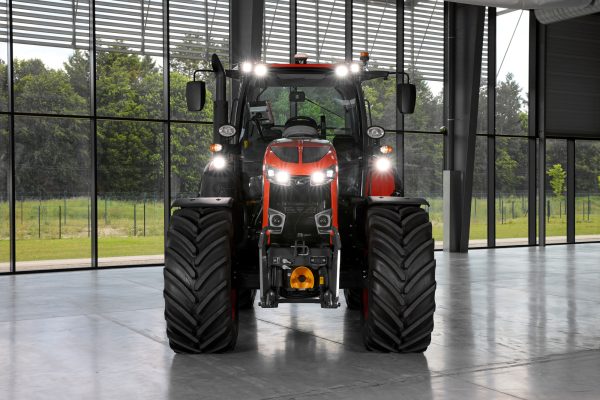 Kubota M7004 Tractor - Image 3