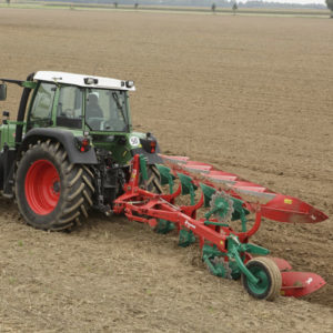 Kverneland-farm-sale-da-forgie-northern-ireland-soil-mounted-reversible-plough-150-b-1