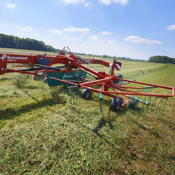 Kverneland-farm-da-forgie-northern-ireland-forage-multi-rotor-rake-1