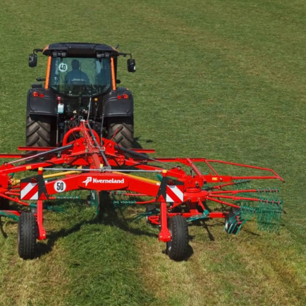 Kverneland-farm-da-forgie-northern-ireland-forage-multi-rotor-rake-4